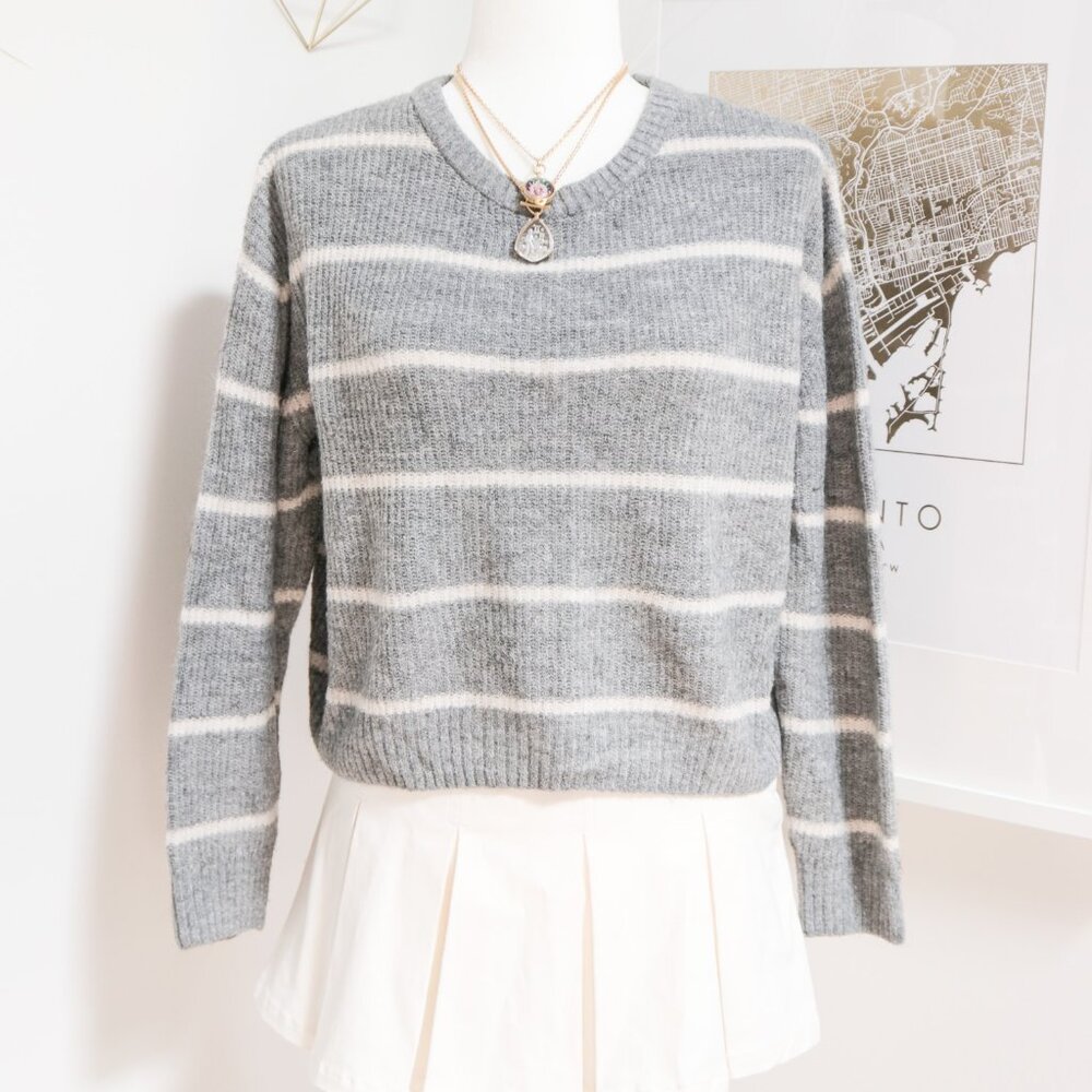 Grey & White Striped Chunky Sweater 🦭 H&M